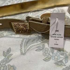 Anne Klein Tan Suede Skinny Belt. Gold buckle.